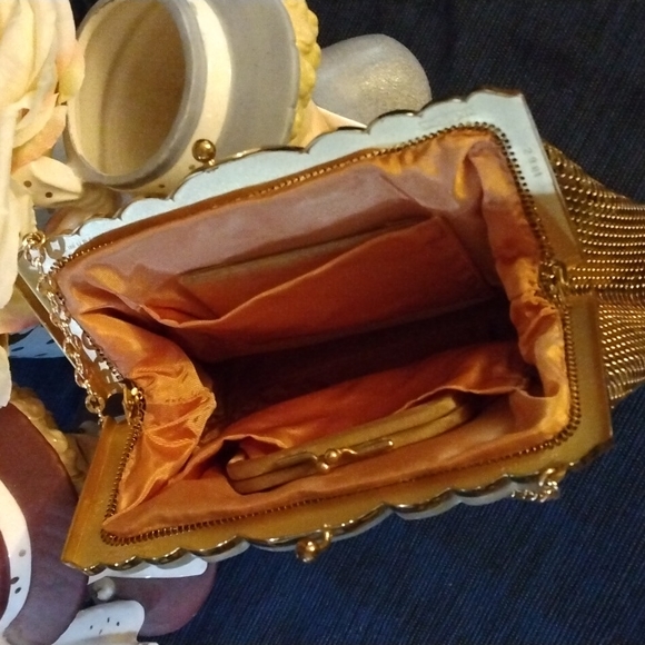 Vintage,Whiting&Davis # 2981,Gold Metallic Evening Bag with Mother of Pearl top. - Picture 10 of 16